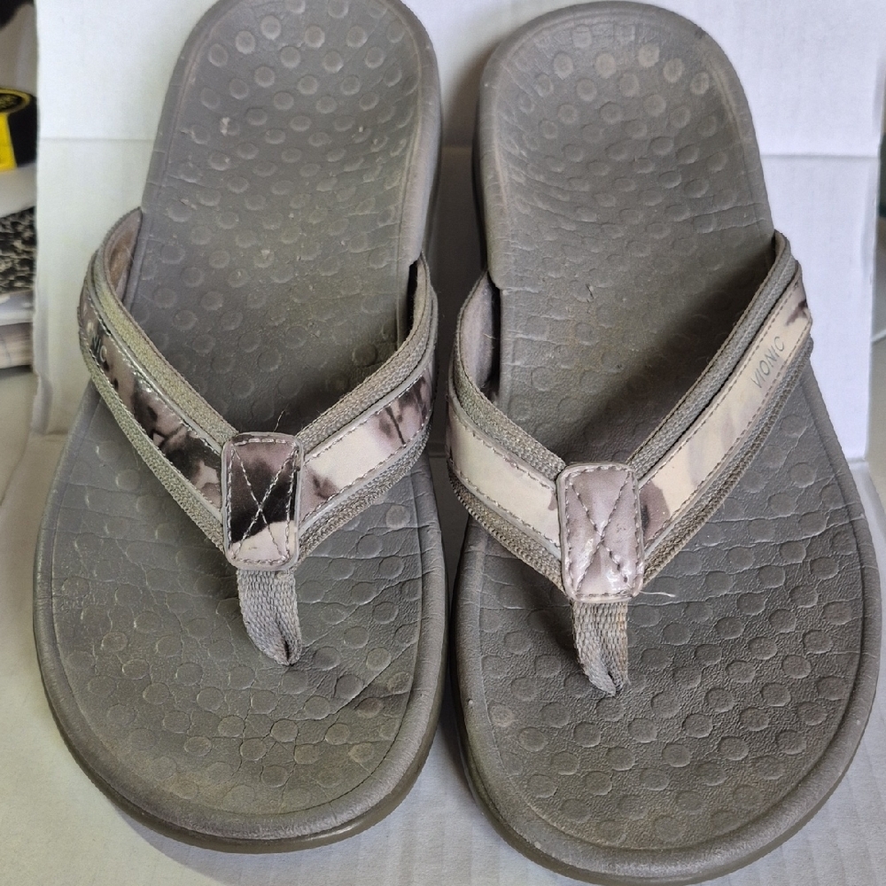 Vionic Women's Gray Camo Sandals 8 Ortho
